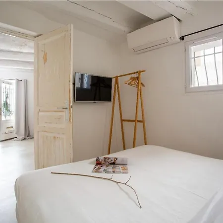 Vieil Antibes, De Sable, Avec Parking