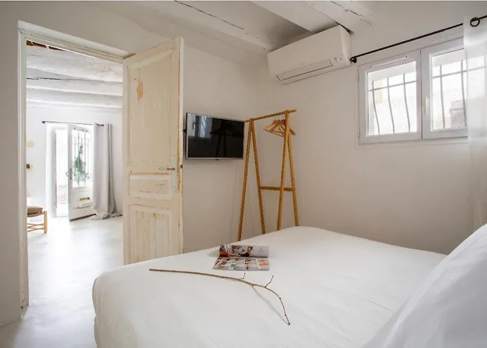 Vieil Antibes, De Sable, Avec Parking