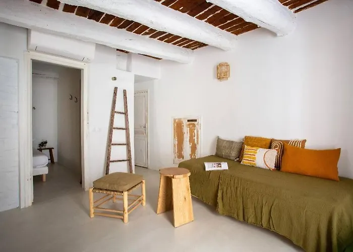 Vieil Antibes, De Sable, Avec Parking